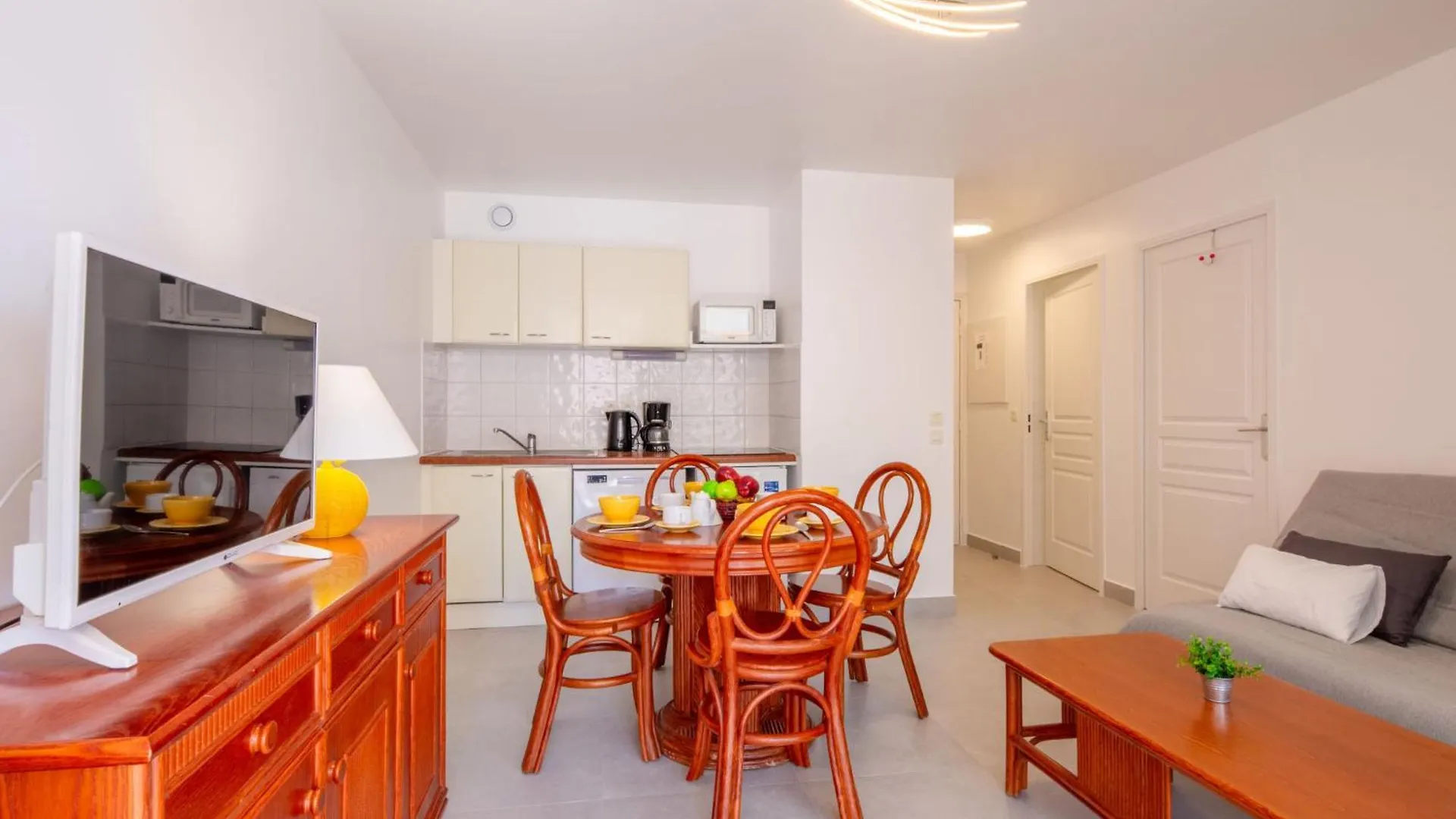 Apartment Les Calanques Du Parc-8 By Interhome Saint Aygulf France