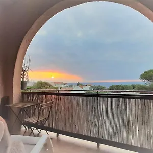 Vue à 100m De La Plage. Saint Aygulf